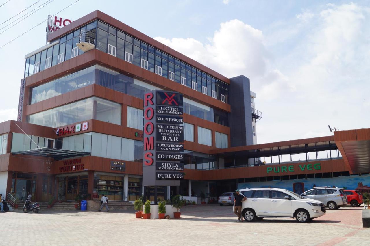 Hotel Varun Mansion Hasszan Kültér fotó