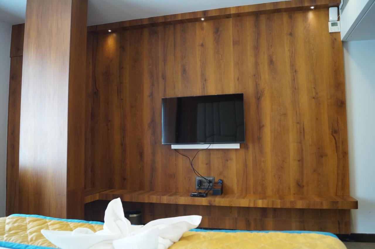 Hotel Varun Mansion Hasszan Kültér fotó