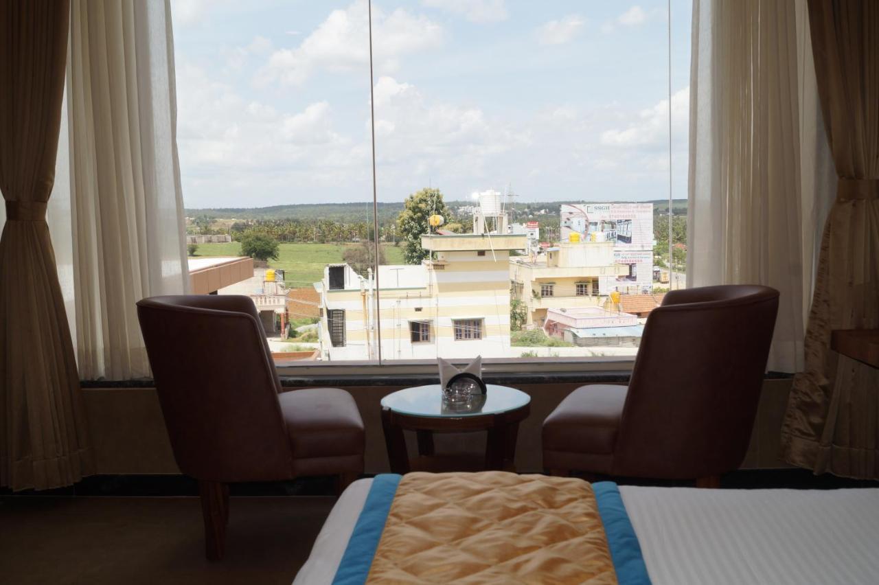 Hotel Varun Mansion Hasszan Kültér fotó